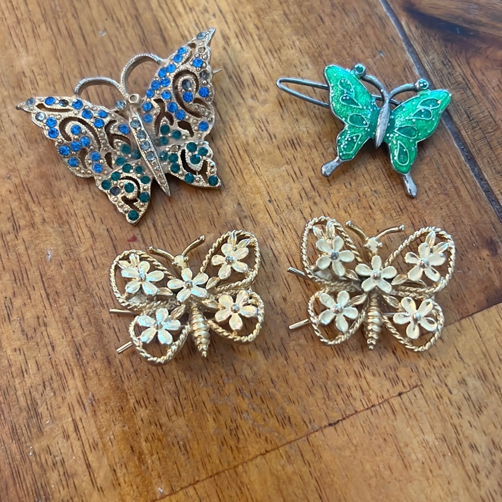 Butterflies🦋.  3 hair clips and a vintage lapel pin